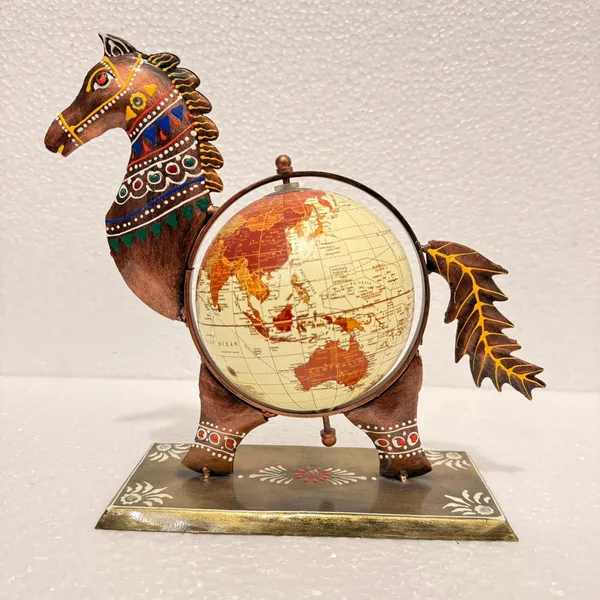 Decorative_Camel_Globe_Holder_With_World_Map