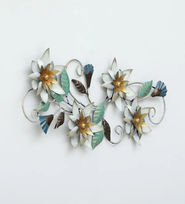 Decorative_Metal_Flower_Wall_Art_With_Blue_Accents