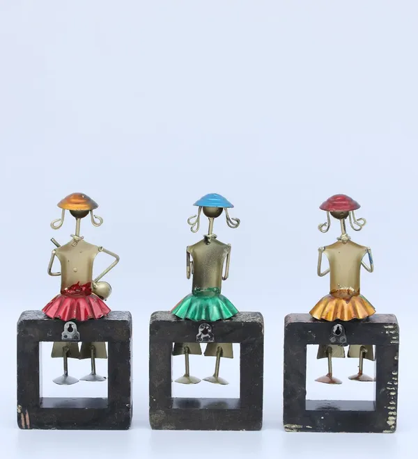 Handcrafted_Metal_Tribal_Figurines_With_Colorful_Attire_-_Set_Of_3