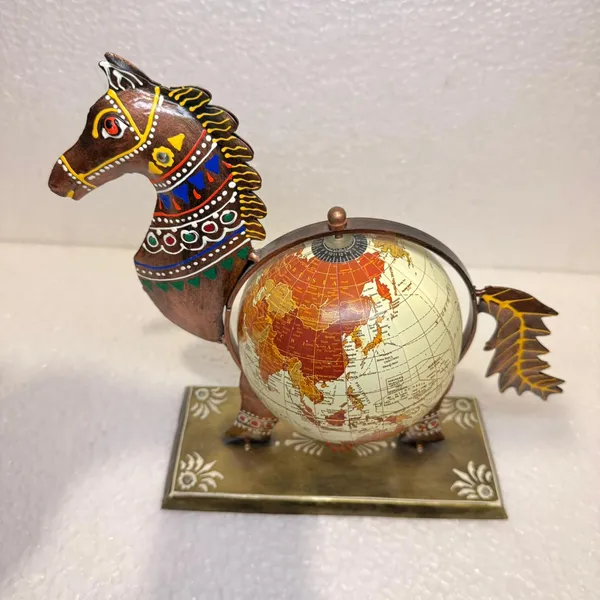Decorative_Camel_Globe_Holder_With_World_Map