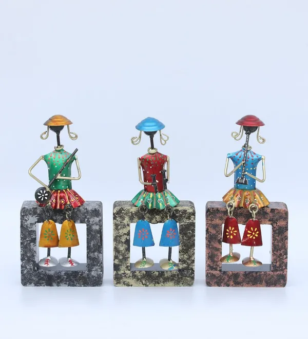 Handcrafted_Metal_Tribal_Figurines_With_Colorful_Attire_-_Set_Of_3