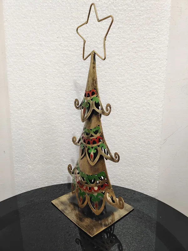 Decorative_Metal_Christmas_Tree_With_Star_Topper