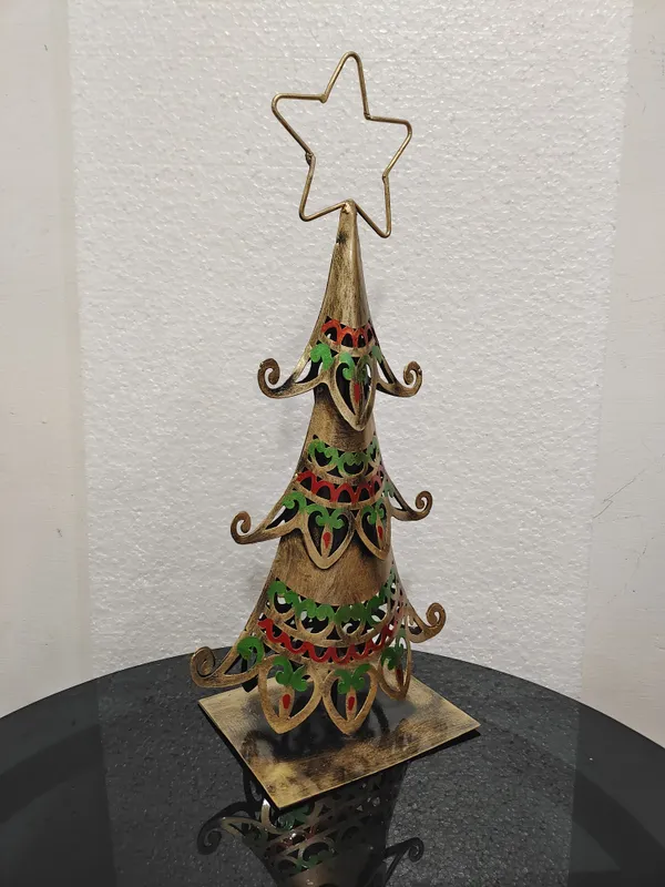 Decorative_Metal_Christmas_Tree_With_Star_Topper