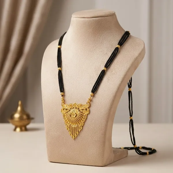 Floral_Pendant_Mangalsutra_with_Triple_Black_Bead_Chain