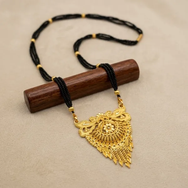 Floral_Pendant_Mangalsutra_with_Triple_Black_Bead_Chain