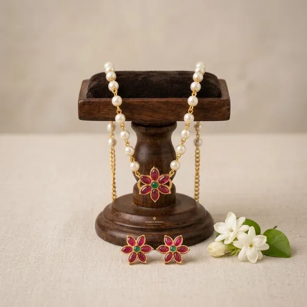 Floral_Pendant_Necklace_Set_with_Matching_Stud_Earrings