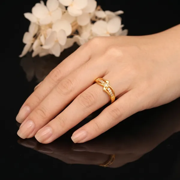 The_Aurora_Infinity_Bow_Ring