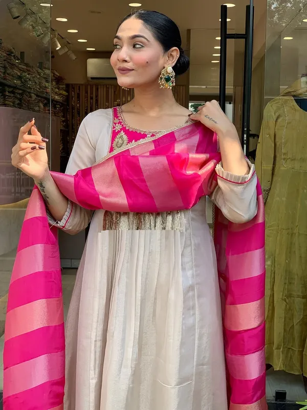 Off_White_And_Pink_Pure_Cotton_Kurta_Set_For_Women
