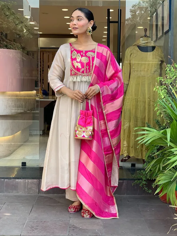 Off_White_And_Pink_Pure_Cotton_Kurta_Set_For_Women