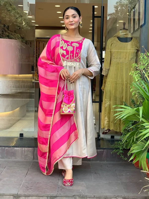 Off_White_And_Pink_Pure_Cotton_Kurta_Set_For_Women