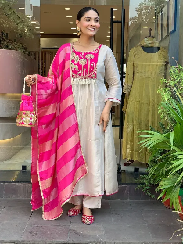 Off_White_And_Pink_Pure_Cotton_Kurta_Set_For_Women