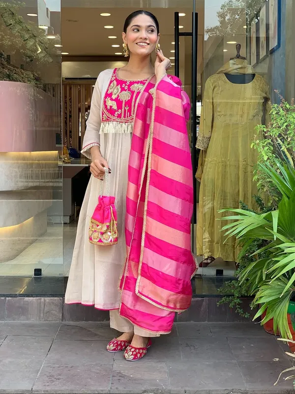 Off_White_And_Pink_Pure_Cotton_Kurta_Set_For_Women