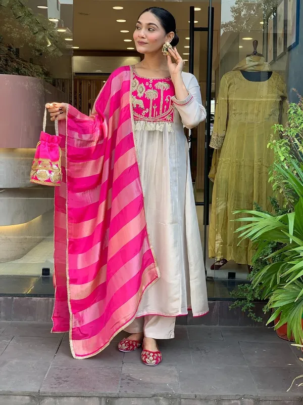 Off_White_And_Pink_Pure_Cotton_Kurta_Set_For_Women