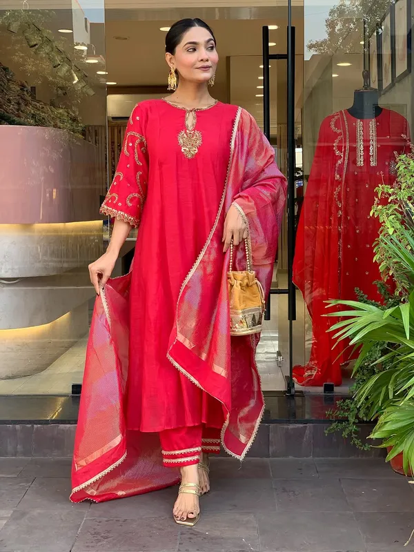 Rani_Pink_Silk_Blend_Kurta_Set_For_Women