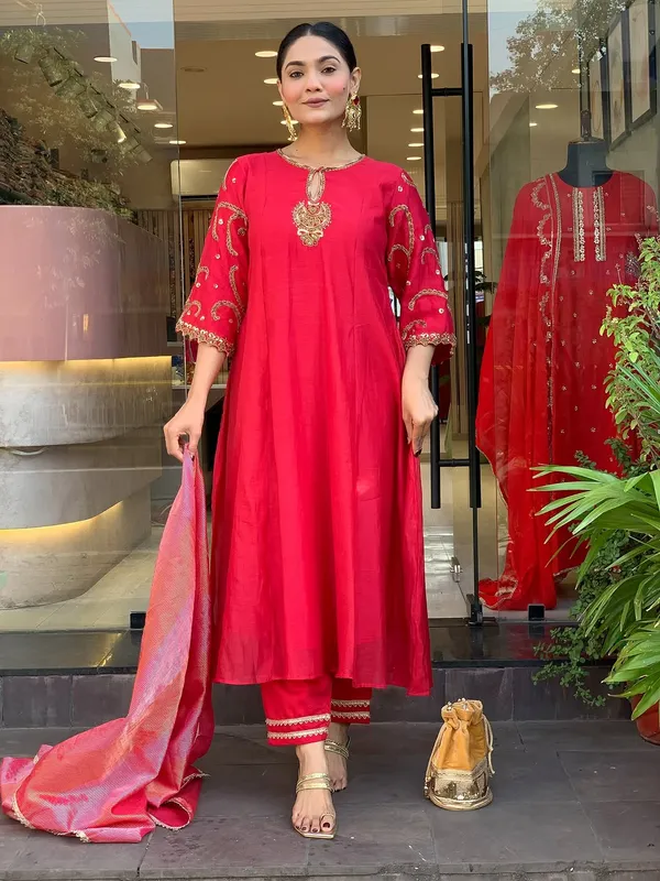 Rani_Pink_Silk_Blend_Kurta_Set_For_Women
