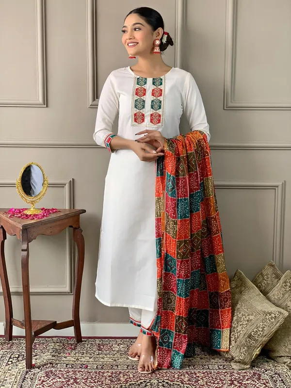 Arma_Fashion_Combo_Kurta_Sets_Green_And_White_Embroidered_Ethnic_Wear_For_Women_Pack_Of_2