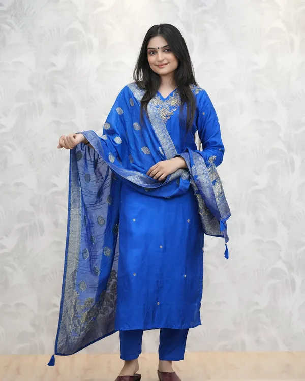 Blue_Silk_Blend_Kurta_Set_For_Women