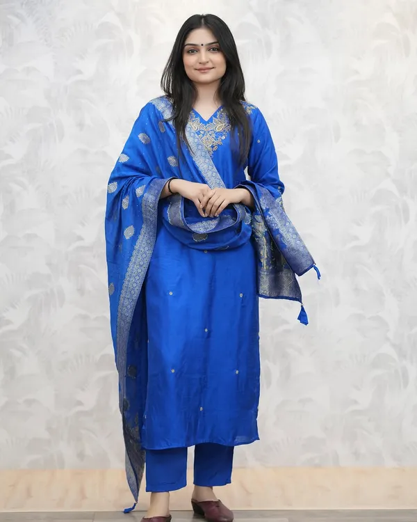 Blue_Silk_Blend_Kurta_Set_For_Women