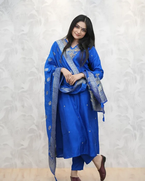 Blue_Silk_Blend_Kurta_Set_For_Women