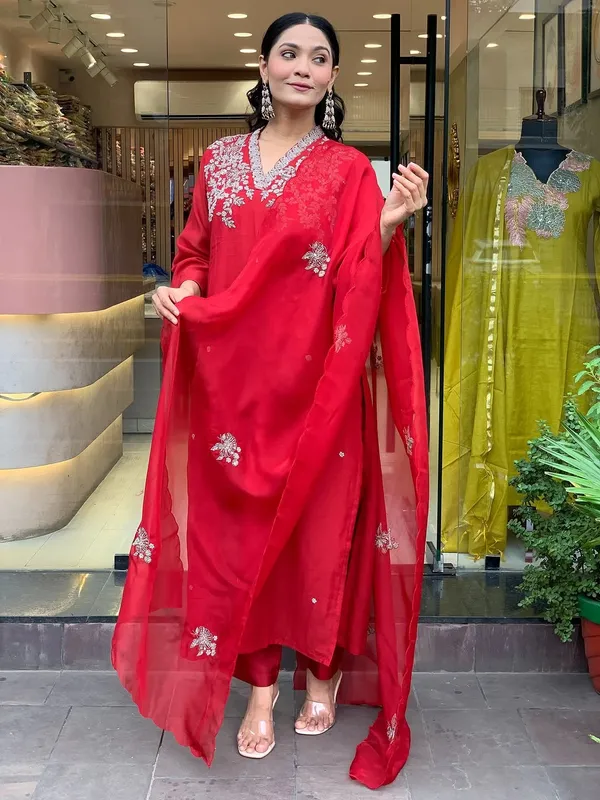 Red_Silk_Blend_Kurta_Set_For_Women