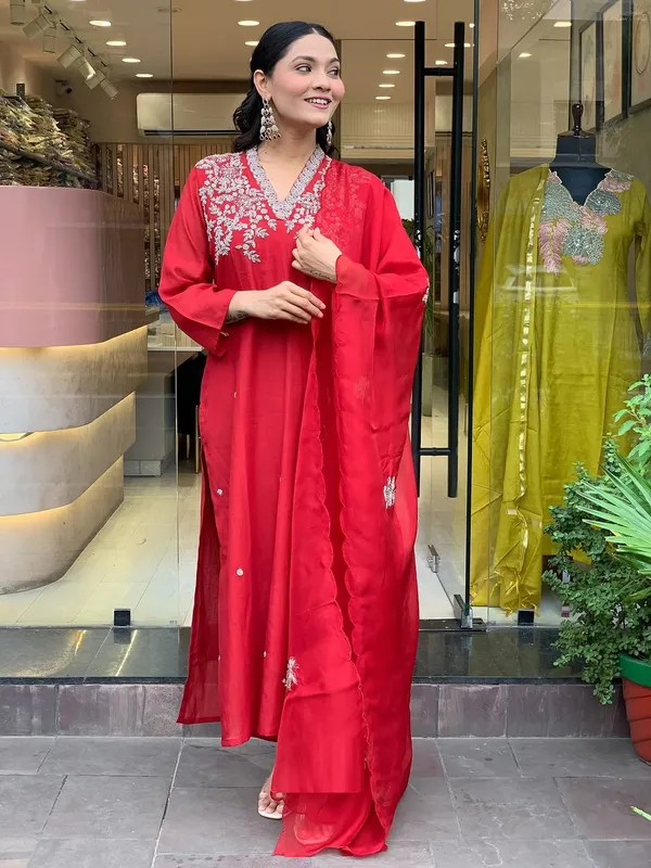 Red_Silk_Blend_Kurta_Set_For_Women