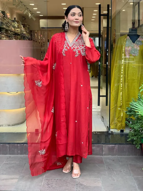 Red_Silk_Blend_Kurta_Set_For_Women