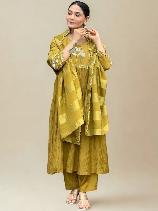 Mustard_Yellow_Silk_Blend_Kurta_Set_For_Women