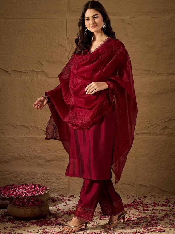 Maroon_Silk_Blend_Kurta_Set_For_Women