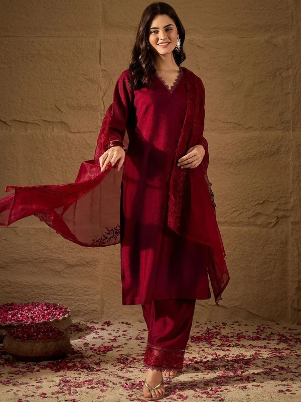 Maroon_Silk_Blend_Kurta_Set_For_Women