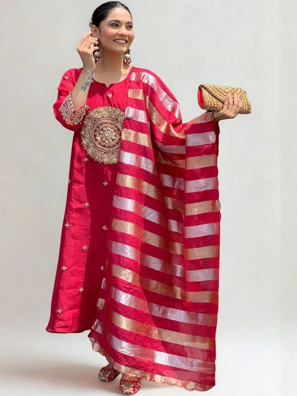 Red_Silk_Blend_Kurta_Set_For_Women