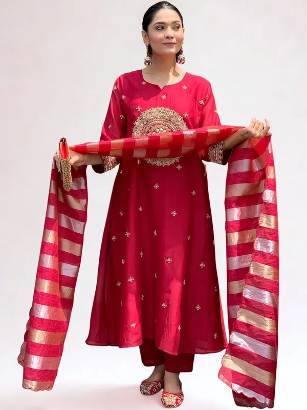 Red_Silk_Blend_Kurta_Set_For_Women