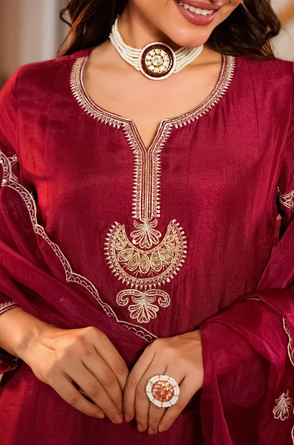 Maroon_Silk_Blend_Kurta_Set_For_Women