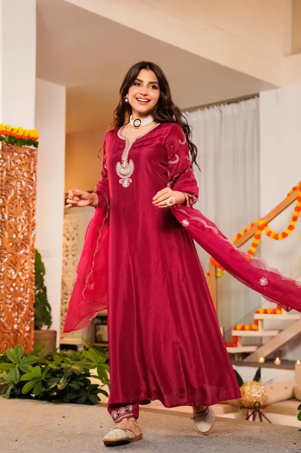 Maroon_Silk_Blend_Kurta_Set_For_Women