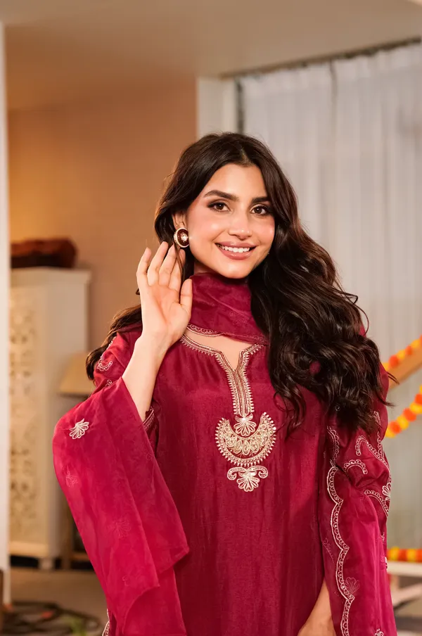 Maroon_Silk_Blend_Kurta_Set_For_Women