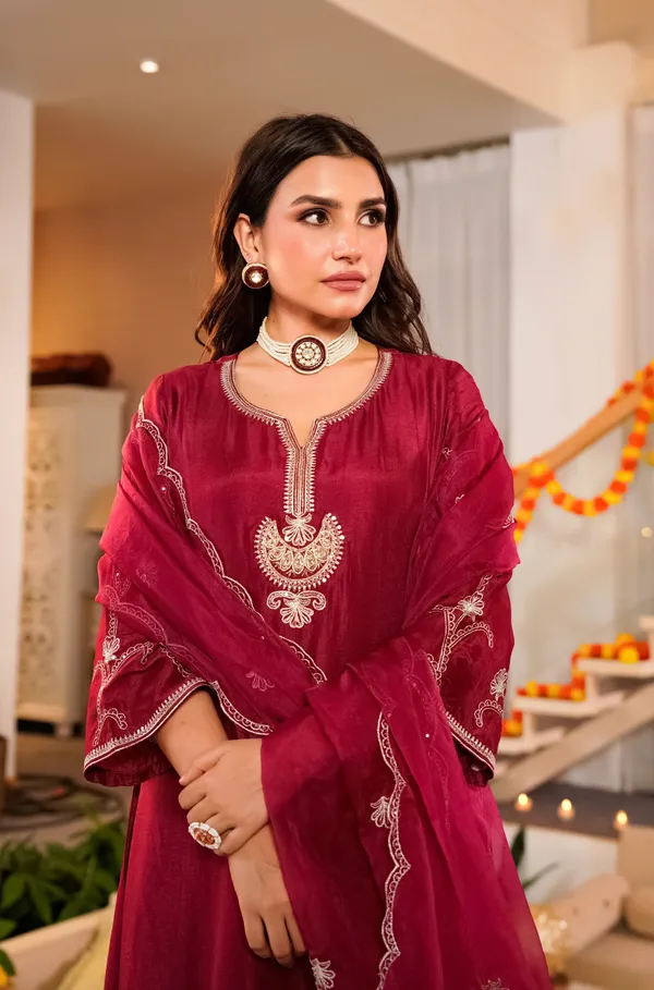 Maroon_Silk_Blend_Kurta_Set_For_Women