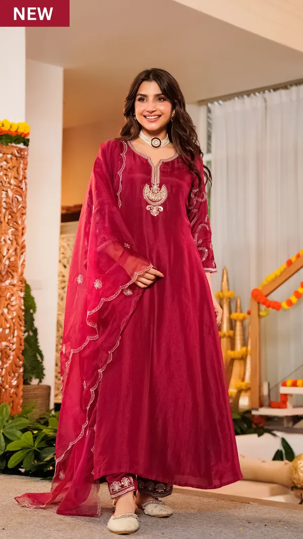 Maroon_Silk_Blend_Kurta_Set_For_Women