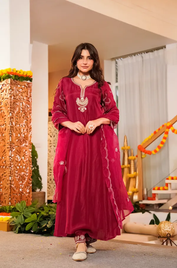 Maroon_Silk_Blend_Kurta_Set_For_Women