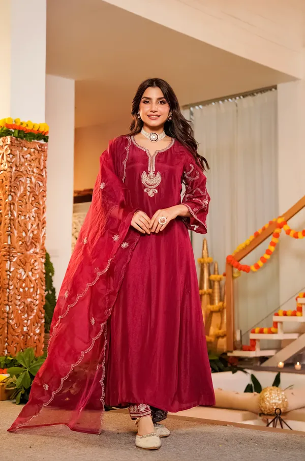 Maroon_Silk_Blend_Kurta_Set_For_Women