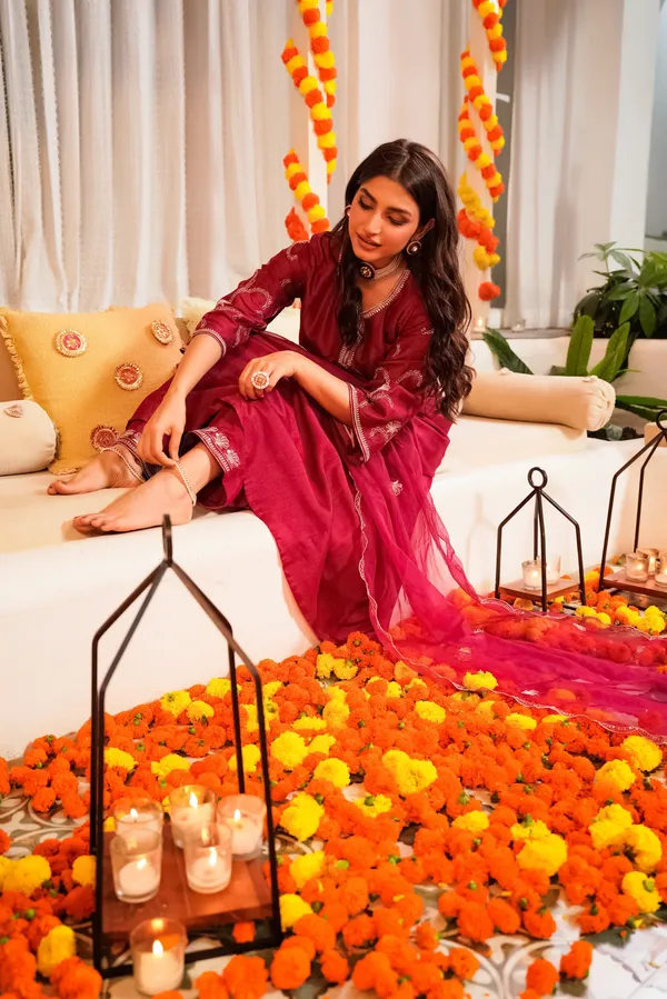 Maroon_Silk_Blend_Kurta_Set_For_Women