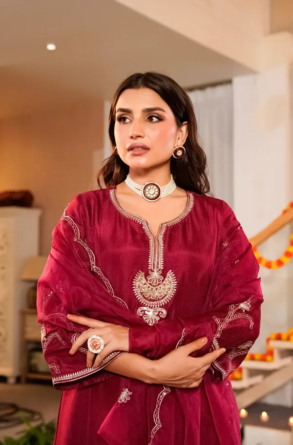 Maroon_Silk_Blend_Kurta_Set_For_Women