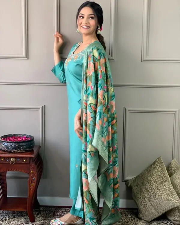 Sky_Blue_Silk_Blend_Kurta_Set_For_Women