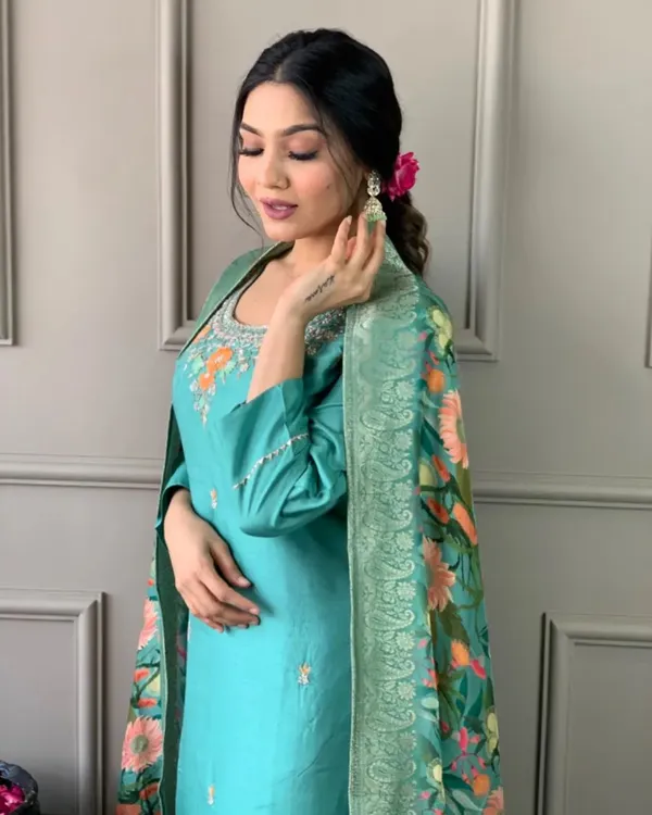 Sky_Blue_Silk_Blend_Kurta_Set_For_Women