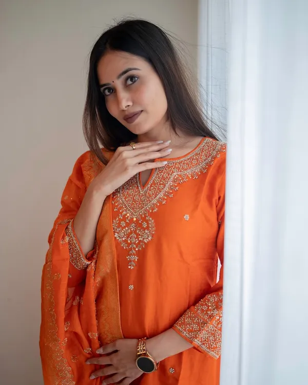 Orange_Silk_Blend_Kurta_Set_For_Women
