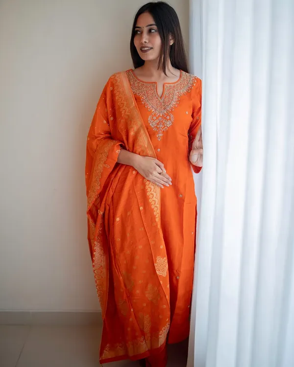 Orange_Silk_Blend_Kurta_Set_For_Women