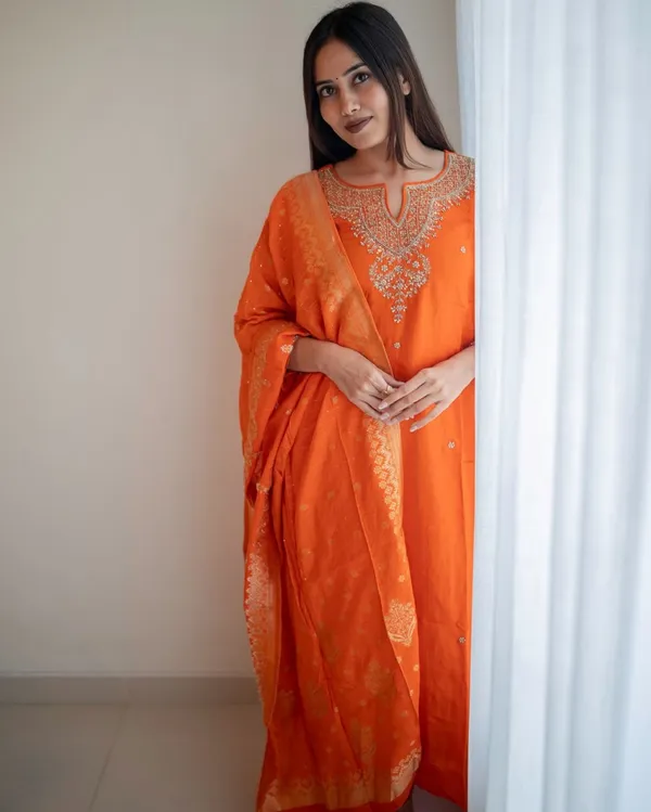 Orange_Silk_Blend_Kurta_Set_For_Women