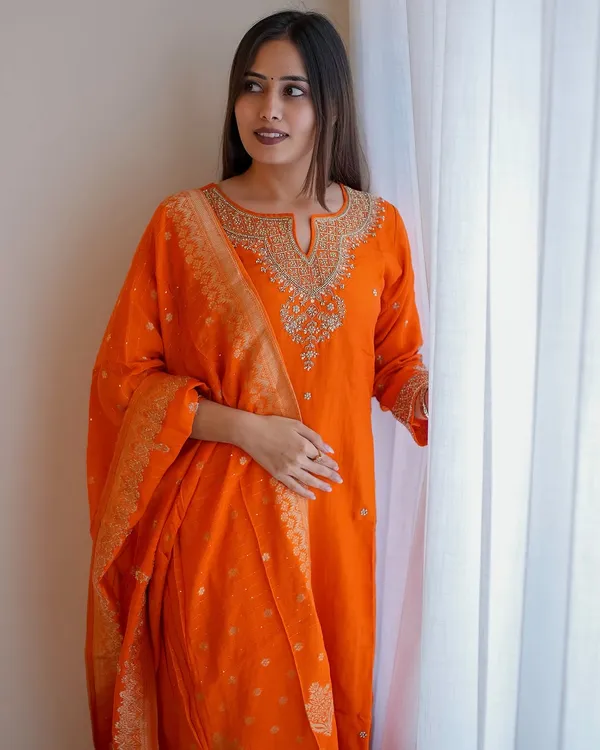 Orange_Silk_Blend_Kurta_Set_For_Women