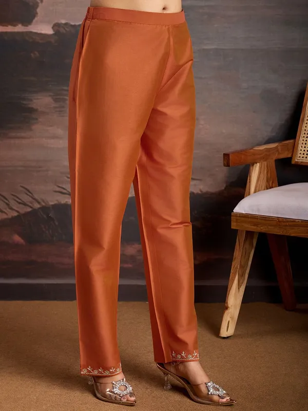 Orange_Silk_Blend_Kurta_Set_For_Women