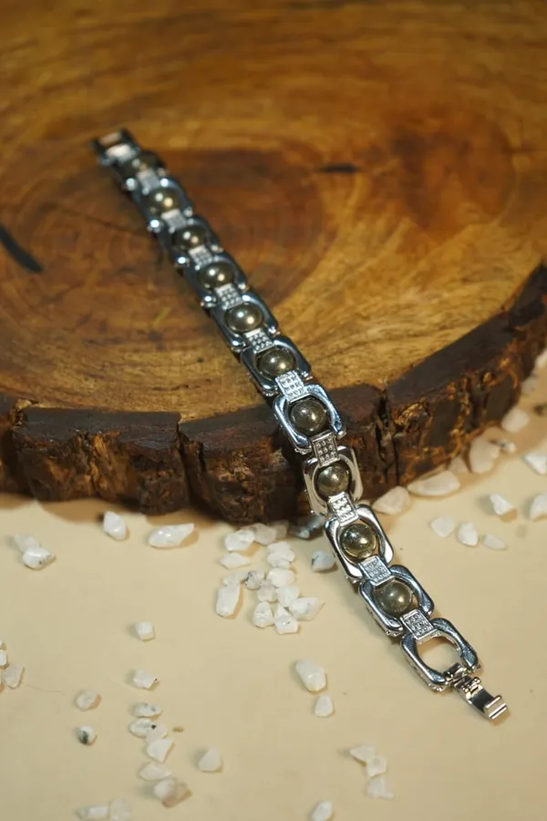 Silver_Magnetic_Bracelet_With_Labradorite_Stone_Beads_And_Stainless_Steel_Design_pack_of_1