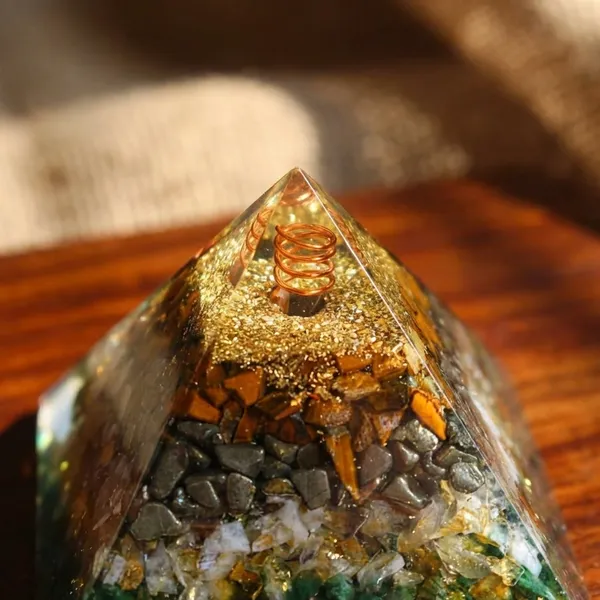Multicolour_Green_Aventurine_Orgone_Pyramid_With_Copper_Coil_And_Gemstone_Chips_pack_of_1