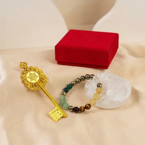 Maha_Dhanyog_Combo_Siddh_Key,_Dhantog_Bracelet,_Pyrite_Bracelet_&_Raw_Selenite_Plate_Pack_Of_1